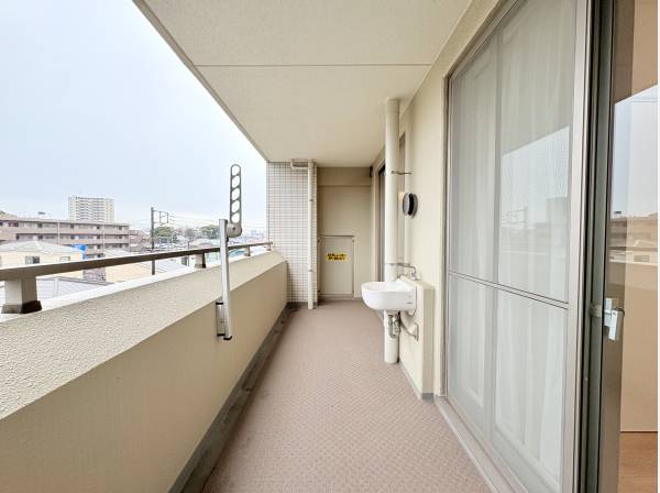 広々としたバルコニー南向き洗濯物もよく乾きます