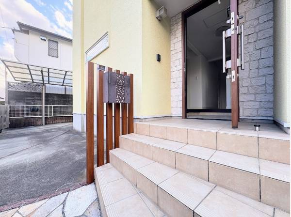 玄関アプローチ