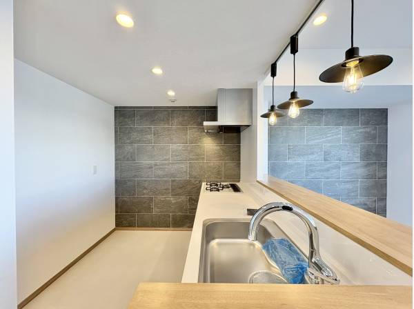 デザインと機能美を両立。会話が弾む対面キッチン
