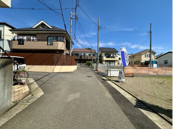 前面道路 幅員約4.6m/駐車も楽々出来ます