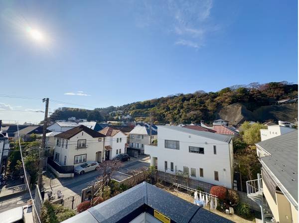 周辺には高い建物がなく、ひらけた眺望となっております