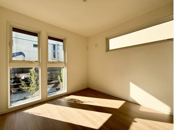 居室はゆとりあるあたたかい空間、収納も充実しておりWICも