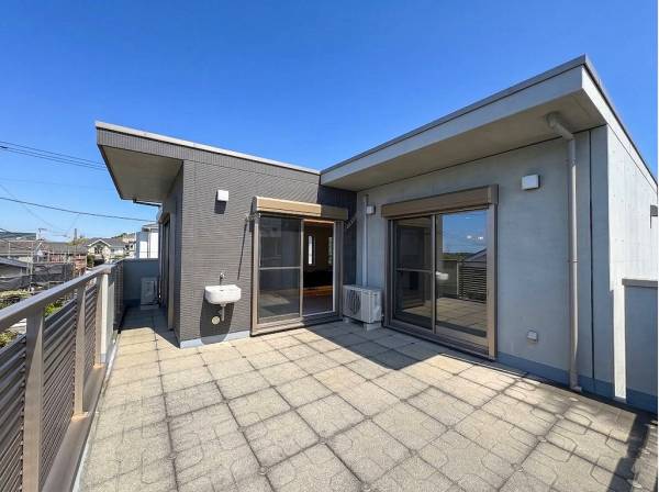 アウトドアリビングでBBQなども愉しめるでしょう♪