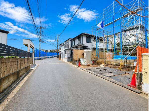 交通量も少ない、洗面道路も広いので駐車もしやすいです！