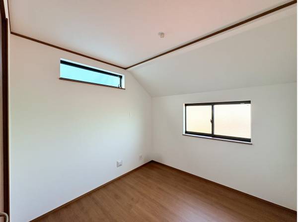 4.5帖の勉強部屋としても使える落ち着きのある洋室