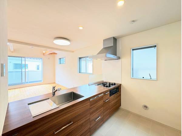 人気のグラフテクト社のキッチンを採用