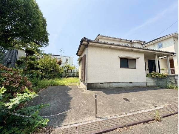 東南側には広いお庭もございます。