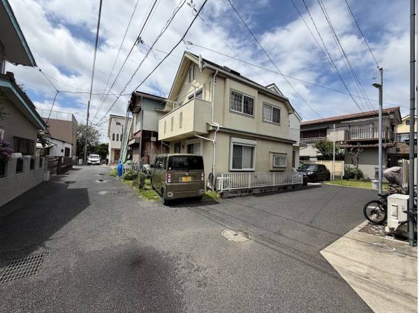 前面道路も広くアクセスもスムーズです