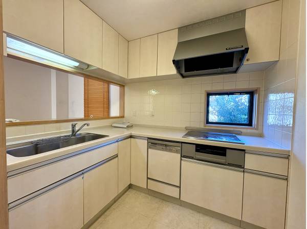 作業スペースが広く料理がはかどるキッチンレイアウト