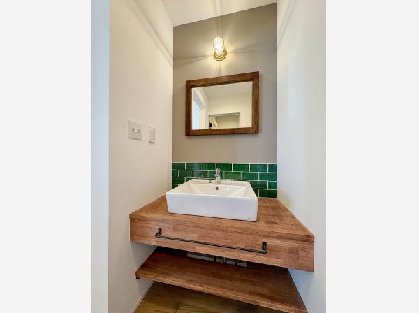 来客時も安心の独立洗面台を採用しています