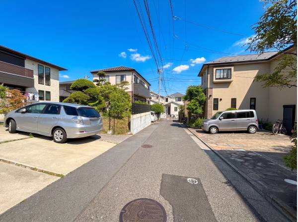 車通りも少なく静かな環境です

