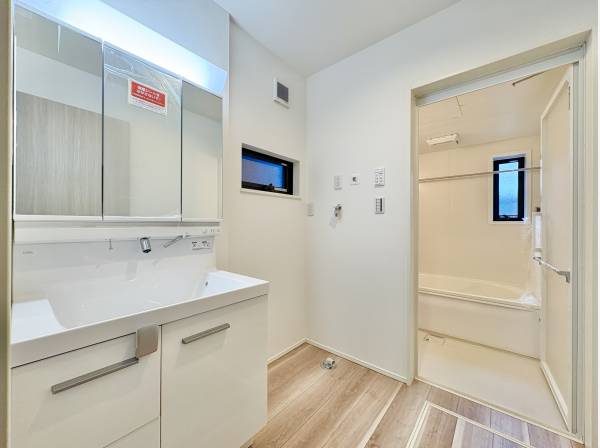 毎日使う場所だから、機能的で使いやすさに配慮したパウダールーム