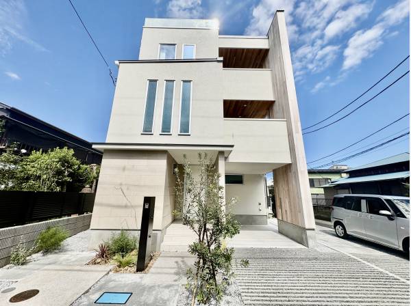 4階建てのように見える3階建て＋屋上の新築戸建て！