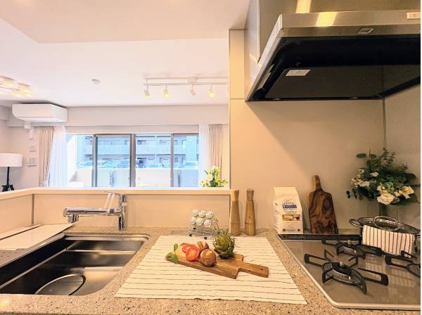 家族との会話が弾む対面キッチン