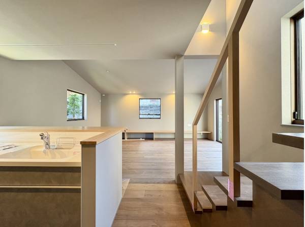 広さも色合いも、やさしく暮らしに寄り添うお住まいです