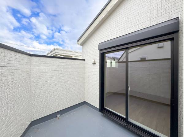 2タイプのバルコニーを2ヵ所に完備しています