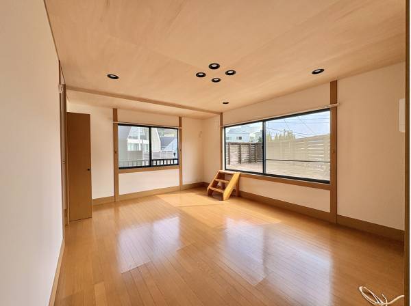 ウッドデッキにつづくLDK