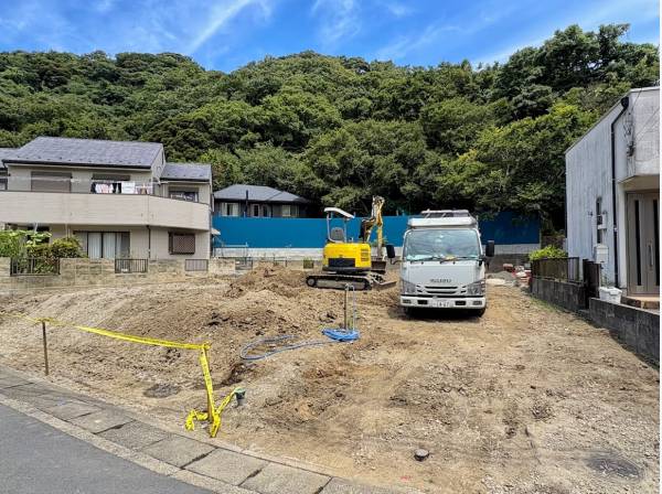 緑に囲まれた葉山の豊かな自然を感じる古都ができます。