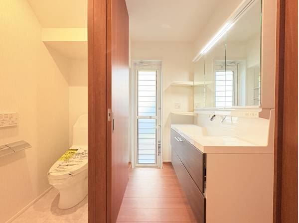 サニタリースペース、お庭へ出入り可能！