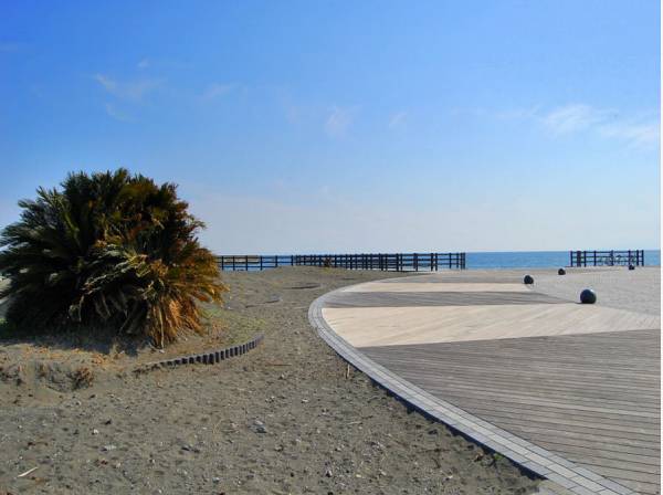 海まで徒歩9分（約650m）