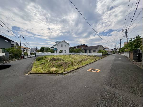 前面道路のゆとりの広さです。