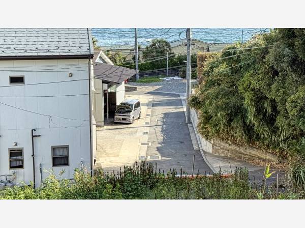 海側の低位置部分からもお車で出入り可能です