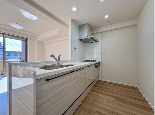 カップボードも置けそうな使い勝手の良いキッチン