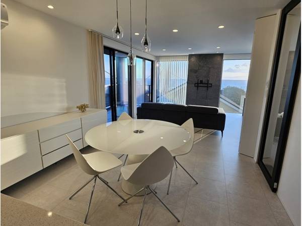 LDKは22.1帖のゆとりある空間、窓からは美しいオーシャンビュー！