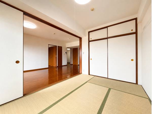 LDKとつながる和室は、お子様の遊び場や客間としても活躍します。