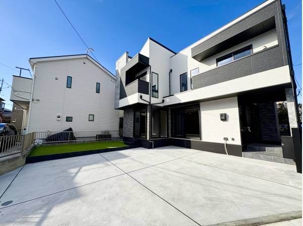 カースペースは車種によって3台はお停めできそうです