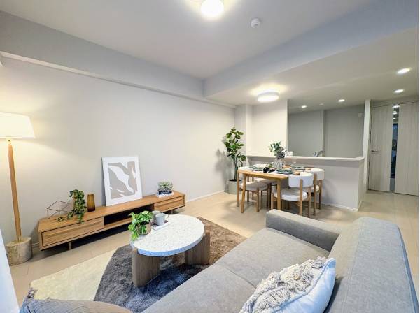 ゆったりと過ごせるLDKとなっております