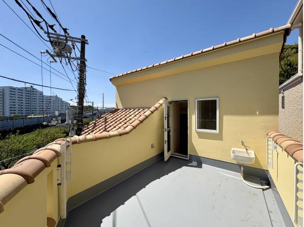 屋上バルコニーは日当たり良好です