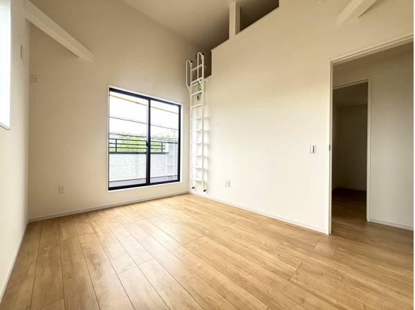 洋室は2階に3部屋ございます