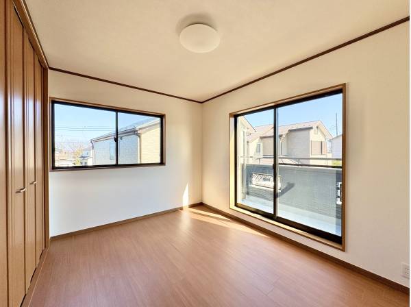 陽光を沢山取り込める大きな窓