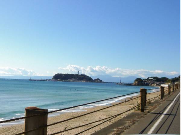 七里ヶ浜の海まで徒歩1分（約60ｍ）