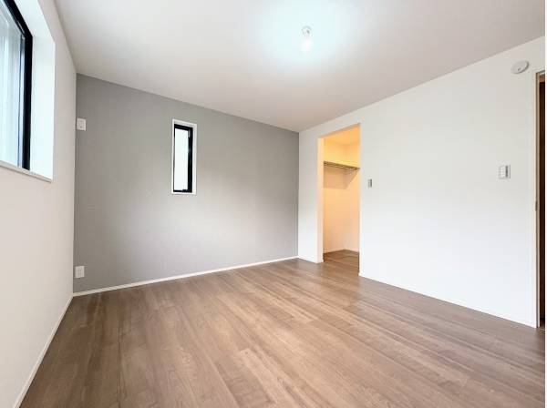 洋室にはウォークインクローゼットもあります