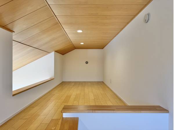 おこもり感が楽しい、隠れ家ロフト空間