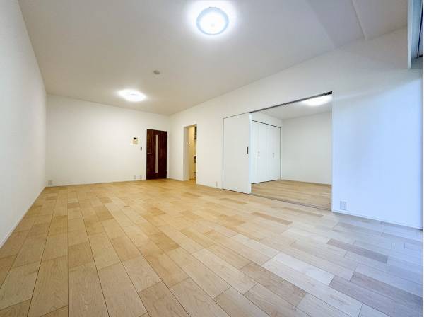 のびのび過ごせるLDKは隣接する洋室を合わせると約27帖の大空間に