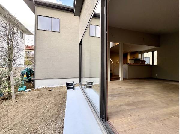 リビングから繋がるお庭スペース