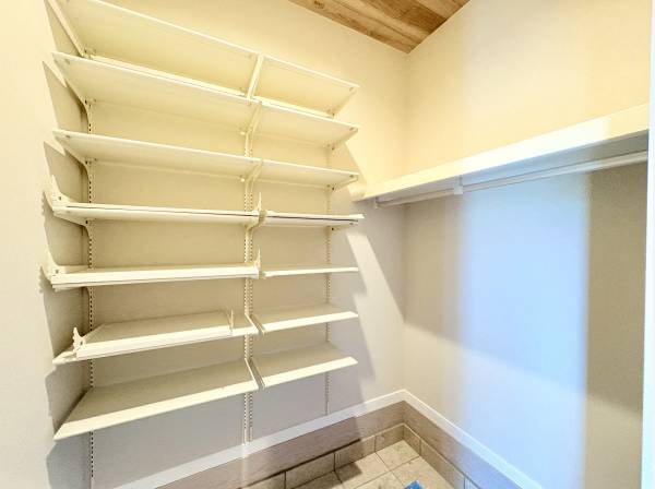 ベビーカーや収納に便利なシューズインクローゼット