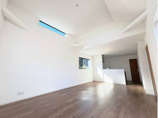 勾配天井で開放感のあるLDK