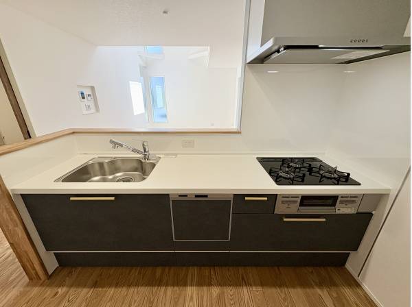 対面式のシステムキッチン。お洒落なキッチンです