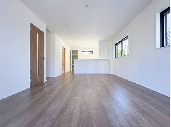 インテリアが選びやすいシンプルな形状のLDK