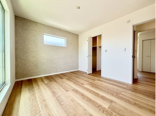 洋室は4部屋ございます