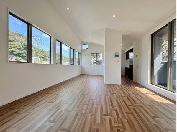 LDKは約20.7帖も有りますよ！眺望も良好！