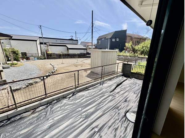 庭もあって、BBQができますよ！裏には遮るものがありません。