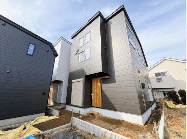 ブラックモダンな外観