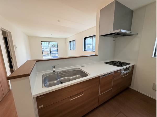 対面キッチンご家族と会話を楽しみながら調理できます