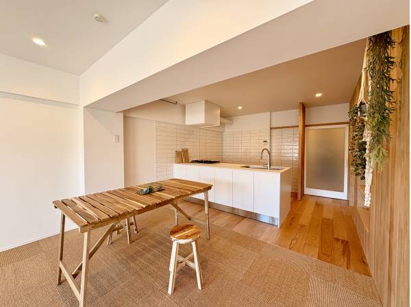 ダイニングスペースもゆったりとした空間です