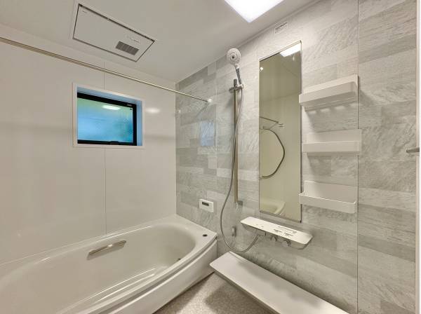 足を伸ばせる浴槽は、心身ともにしっかりと疲れを癒してくれます